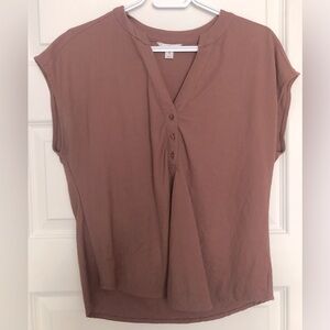 Camber&Grace taupe t-shirt, size M
